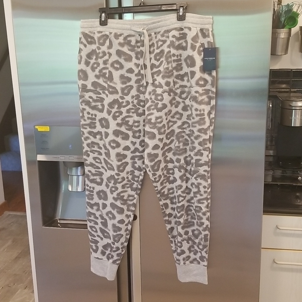 💕LUCKY BRAND💕 Gray Animal Print Joggers L NWT